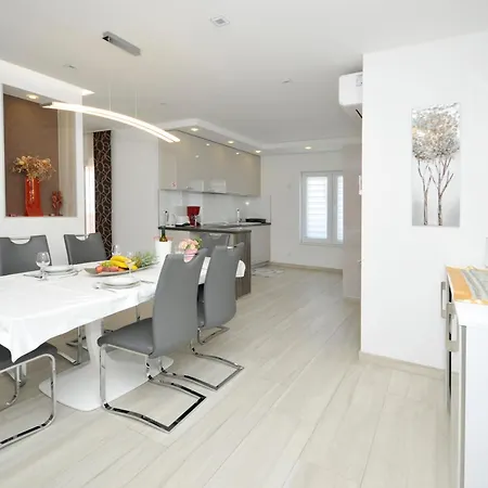 Rimac In Mit Garten, Grill Holiday home Kastel Stafilic